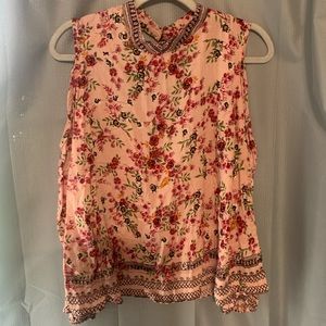 Adorable cold shoulder printed top!